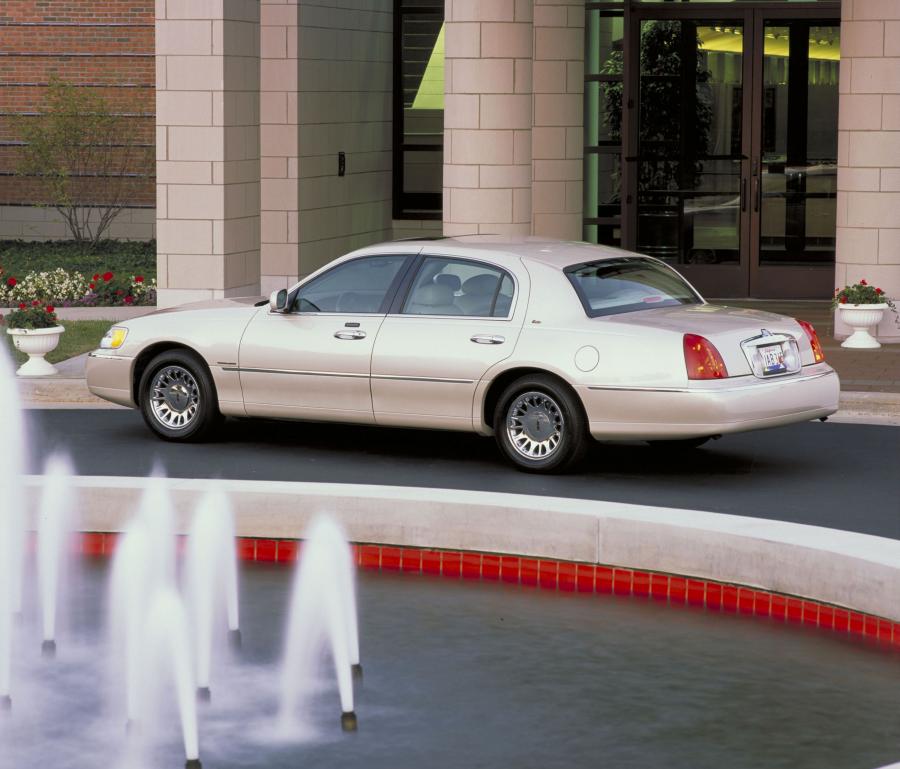  Lincoln Town Car 1998 года  (фото 56 из 77)
